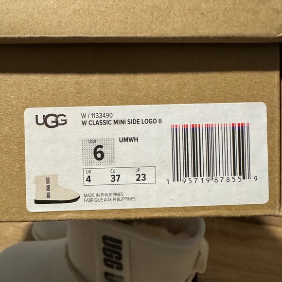 New UGG Classic mini side logo white sheepskin leather Women’s 6 boots shearling - Picture 4 of 12